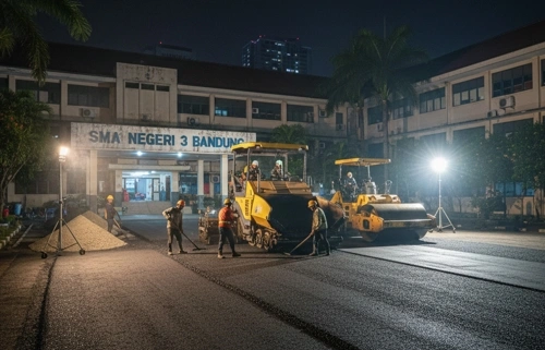 pengaspalan di halaman sekolah SMA di Bandung